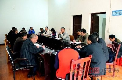 ​习覃到沙道沟镇白水村调研精准扶贫工作