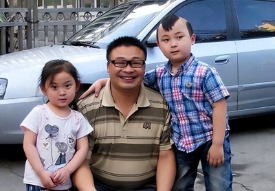 ​6岁上春晚8岁去世，父母的“摇钱树”，邓鸣贺的悲剧该由谁买单？