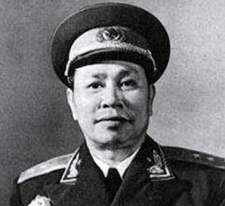 ​他是四野名将，犯大错被判16年，晚年想落叶归根，后人帮他实现