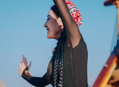 ​迪丽热巴惊艳跳新疆舞，舞技惊爆全场！