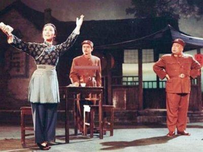 ​阿庆嫂扮演者洪雪飞：52岁车祸去世，丈夫以最好的方式怀念她