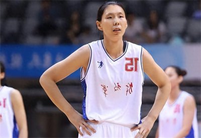 ​40岁前女篮队长陈楠：嫁给2米04公务员，生完儿子还能复出打奥运