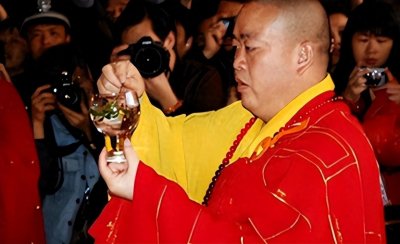 ​少林“总裁”释永信：豪掷4.5亿买地，出家人为何如此有钱？