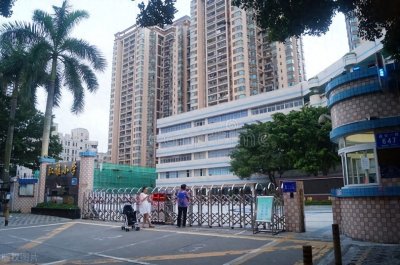 ​深圳发生恶性事件，中年男子持刀刺伤男学生