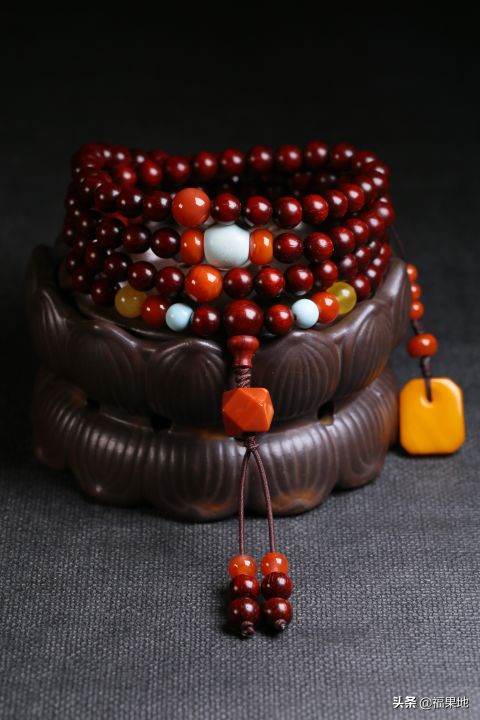 白玉菩提适合什么人戴(分享各种珠子手串适合的人群)