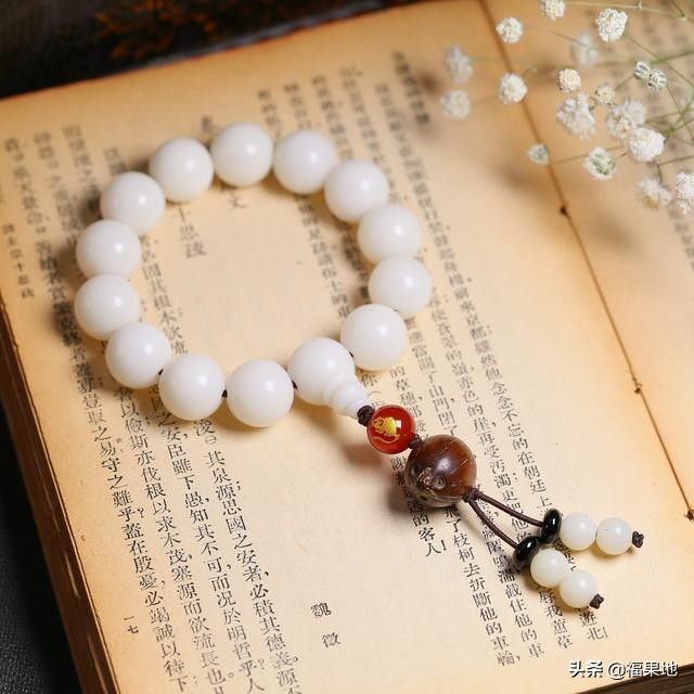白玉菩提适合什么人戴(分享各种珠子手串适合的人群)