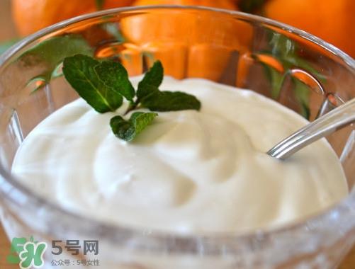 酸奶好吃怎么选？酸奶对人有哪些好处