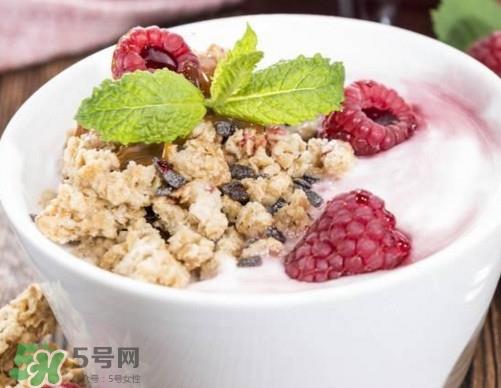 酸奶好吃怎么选？酸奶对人有哪些好处