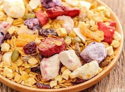 ​酸奶水果麦片热量高吗 酸奶水果麦片怎么吃