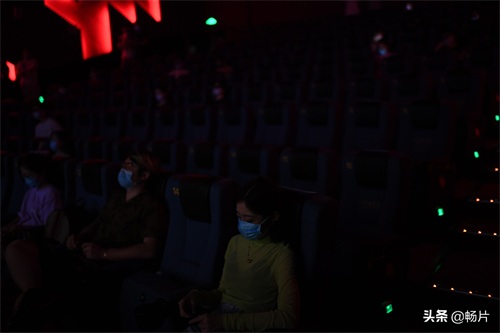 首都电影院开工“首位观众”获影院今年免费观影福利