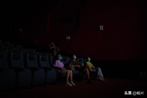 首都电影院开工“首位观众”获影院今年免费观影福利