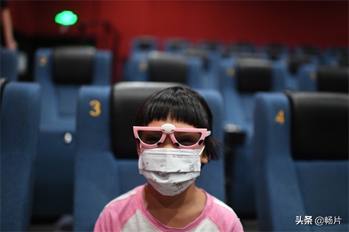 首都电影院开工“首位观众”获影院今年免费观影福利