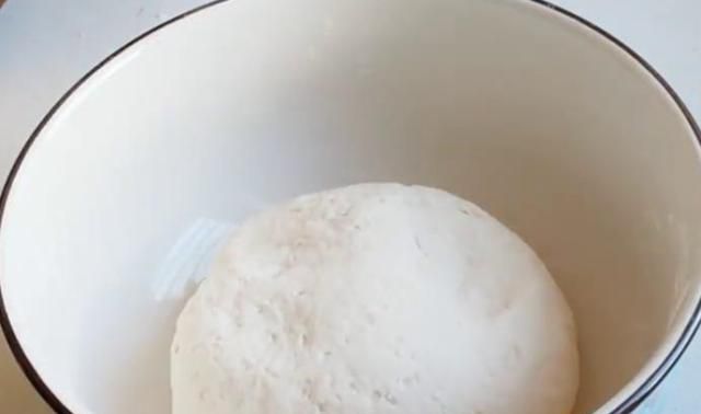 用酵母蒸馒头，有什么好办法 酵母发酵多长时间 蒸多长时间 是关掉火再掀开盖，还是掀开盖再闭火谢谢