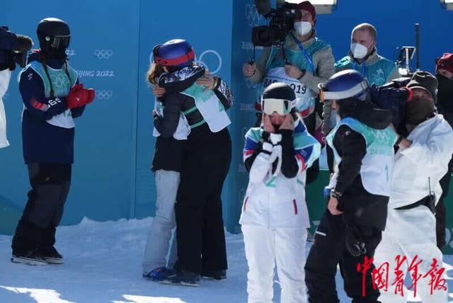 谷爱凌逆转夺金后接受采访（谷爱凌不负众望夺金）(5)