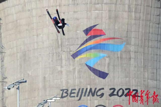 谷爱凌逆转夺金后接受采访（谷爱凌不负众望夺金）(13)