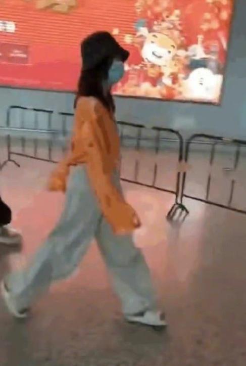 周冬雨跟刘昊然关系好吗（周冬雨刘昊然已秘密恋爱两年）(14)