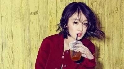 ​周冬雨割了双眼皮，如今像变了个人，景甜却尴尬了