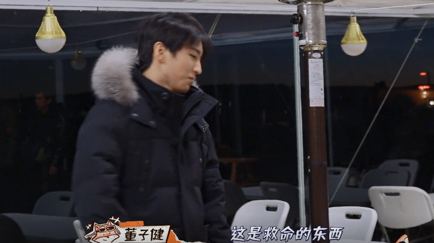 《恰好是少年》开播，董子健劝酒王俊凯，致其高反严重，太危险