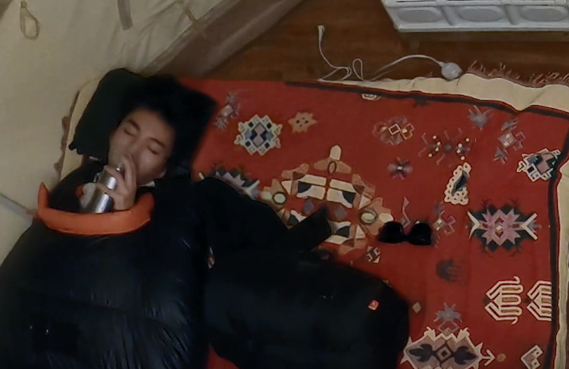 《恰好是少年》开播，董子健劝酒王俊凯，致其高反严重，太危险