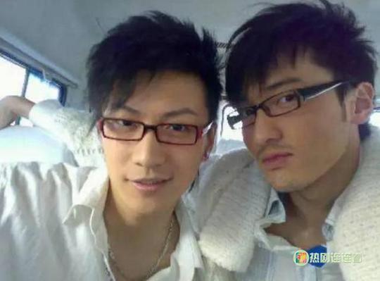 还记得《爱情公寓》里的关谷吗？被封杀后落魄颓废，全剧组无人理