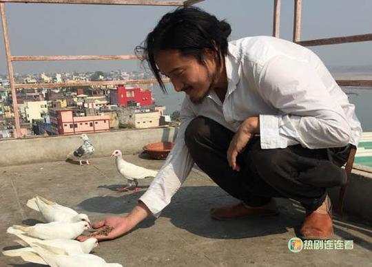 还记得《爱情公寓》里的关谷吗？被封杀后落魄颓废，全剧组无人理