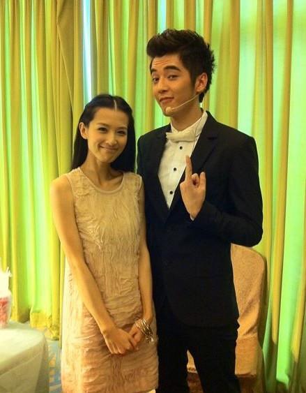 还记得《爱情公寓》里的关谷吗？被封杀后落魄颓废，全剧组无人理