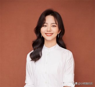 ​谭松韵真的特别，马上35岁了，还是一脸稚气眼神清澈有少女感