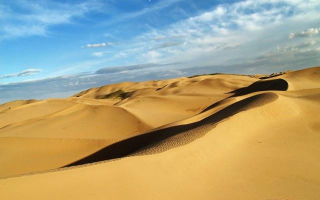 库布齐沙漠在哪里(库布齐沙漠气候类型特征)