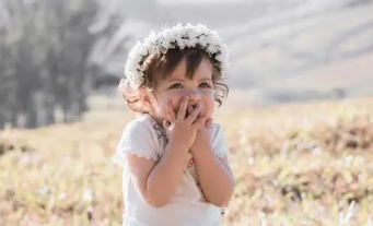 家里有客人孩子人来疯,怎样正确对待孩子图1