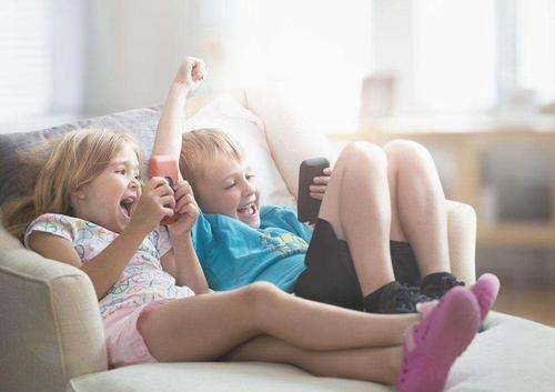 家里有客人孩子人来疯,怎样正确对待孩子图8