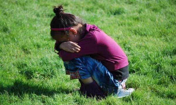 家里有客人孩子人来疯,怎样正确对待孩子图6