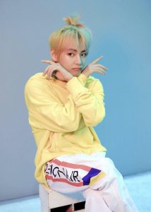 ​“世首帅”金泰亨的画报人生，不惧镜头的完美神颜，一眼万年