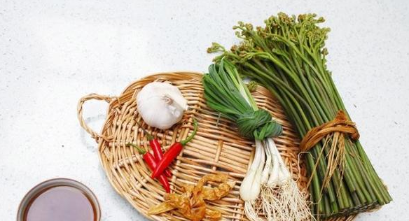 蕨菜怎么做好吃,蕨菜怎样做好吃的?作用是什么?图3