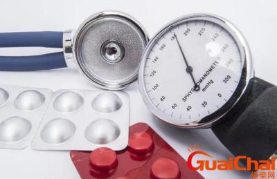 ​降压药什么时间吃效果比较好饭前还是饭后？降压药什么时间吃效果比较好空腹