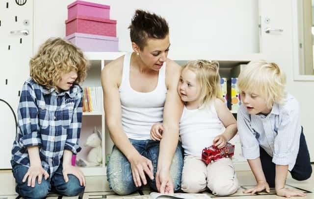 做保育员好还是做幼师好(保育员是做什么的)