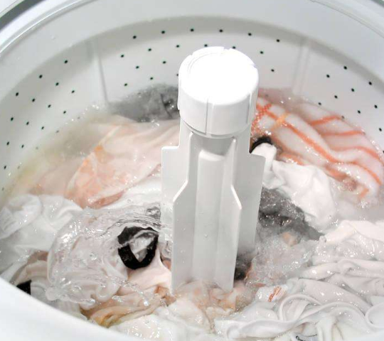 衣服泡臭了该如何清理,衣服泡久了发臭味道怎么去除掉图3