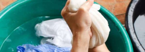 衣服泡臭了该如何清理,衣服泡久了发臭味道怎么去除掉图7