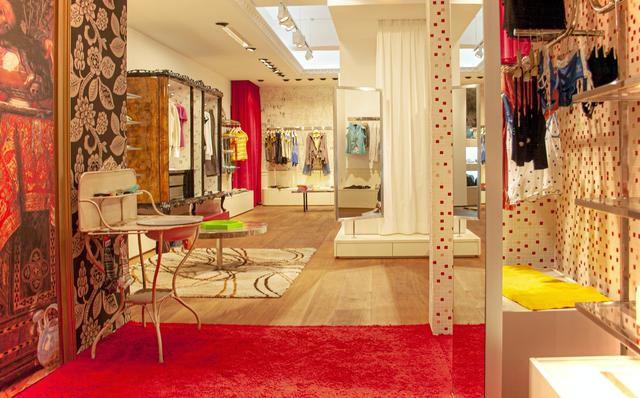 简约服装店铺装修方案(服装店铺装修设计)(4)