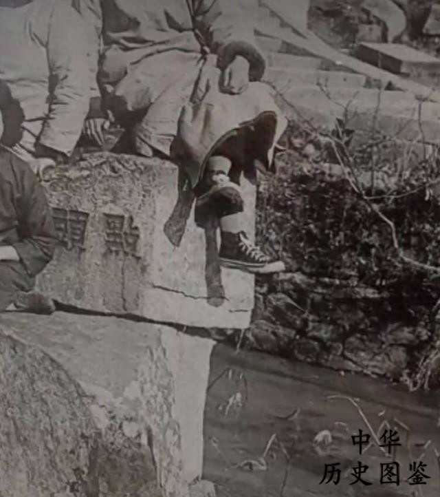 一组罕见的历史老照片：图二是神秘的“类人猿”，图七的穿着亮了