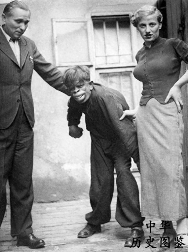 一组罕见的历史老照片：图二是神秘的“类人猿”，图七的穿着亮了