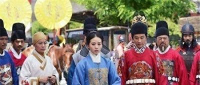 ​明朝官员服饰为何这么繁琐？一品文官仙鹤图案，武官为狮子