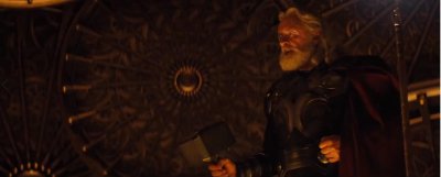 ​漫威电影中哪些人可以举起雷神之锤？