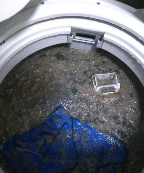 洗衣机里面的脏东西可以用什么清理视频