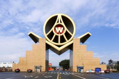 ​五粮液 高档酒(五粮液厂生产的酒有哪些品牌)