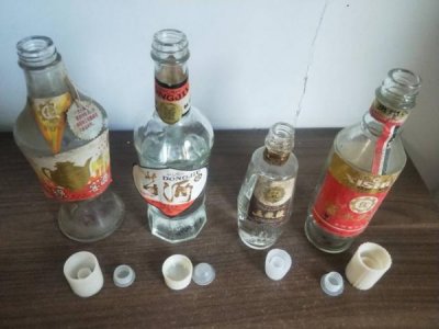 ​红酒瓶盖塑料(红酒瓶盖怎么打开技巧有开瓶器)