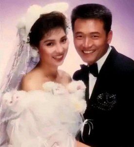 ​“杨康”扮演者苗侨伟 婚后 30多年零绯闻 香港演艺圈公认专一好男人