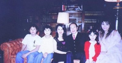 ​赌王四太年轻时的照片，惊艳到你心动！