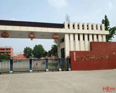 ​痛心！上个厕所踩死人！河南一学校踩踏事件！