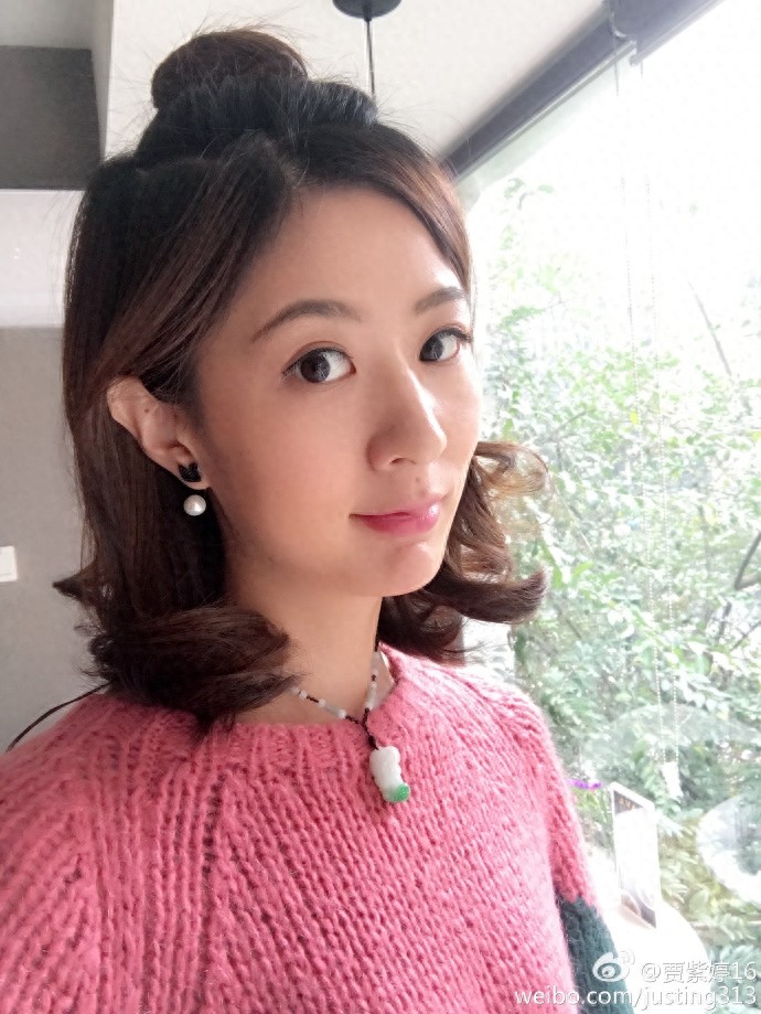 江苏苏宁贾紫婷,中超最美女记者!花容月貌,靡颜腻理!