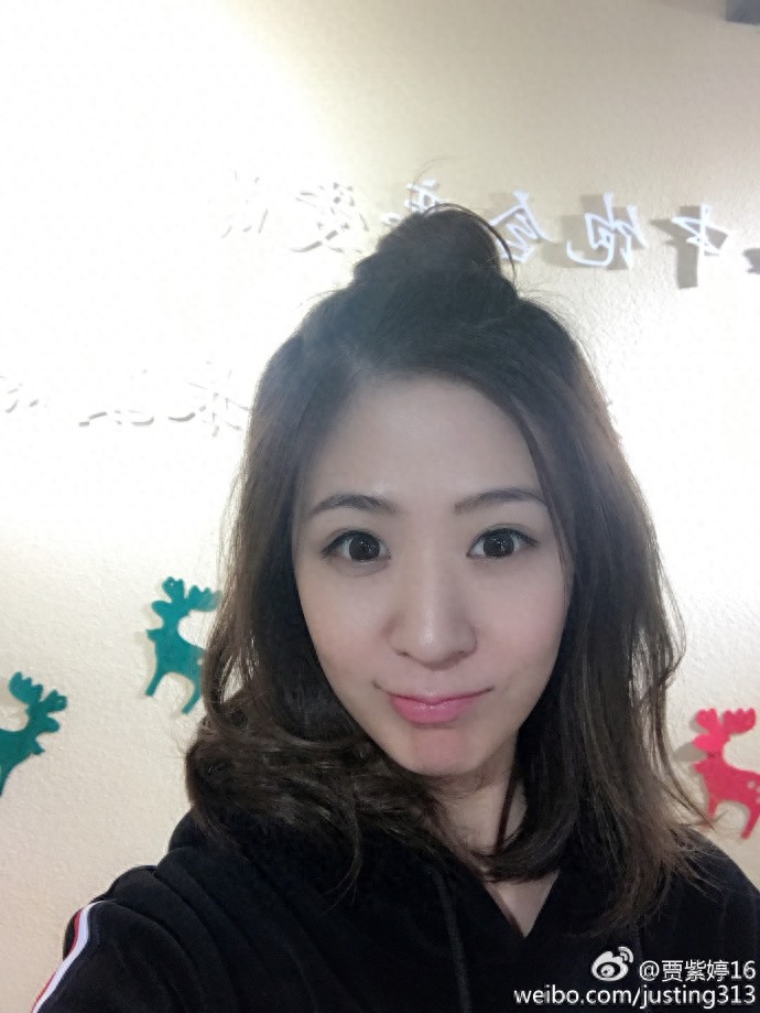 江苏苏宁贾紫婷,中超最美女记者!花容月貌,靡颜腻理!